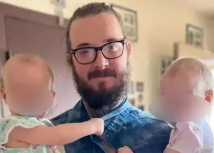 Бъдете внимателни! Груба грешка на родители направи 2 годишните им близнаци звездички... 1