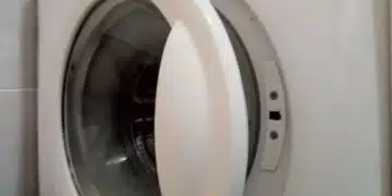 Как да перете черни дрехи, така че да запазят цвета си: топ съвети 7