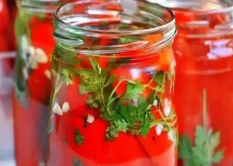 Баба ми правеше най-вкусните парени чушки. Хрупкави, направо неустоими, остави ми рецептата: 1