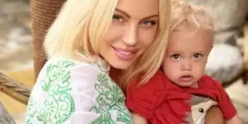 Певицата Камелия показва колко е пораснало детето ѝ 14