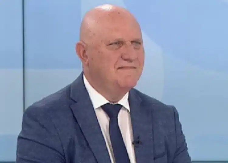 Наш министър предлага да се проведе експеримент в няколко училища свързан със забрана на телефоните 1 Наш министър предлага да се проведе експеримент в няколко училища свързан със забрана на телефоните 1