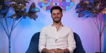Всички обърнаха поглед към гаджето на 22 годишния милионер от риалити формата „Биг Брадър“ 1