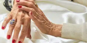 Класните дами на 50-60 години показаха своя стилен маникюр и дадоха съвети как да се постигне СНИМКИ 12