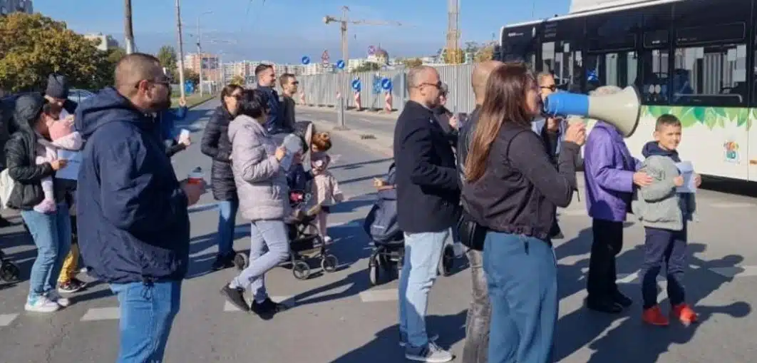 Столичани затвориха част от главен булевард заради липсата на парк 1