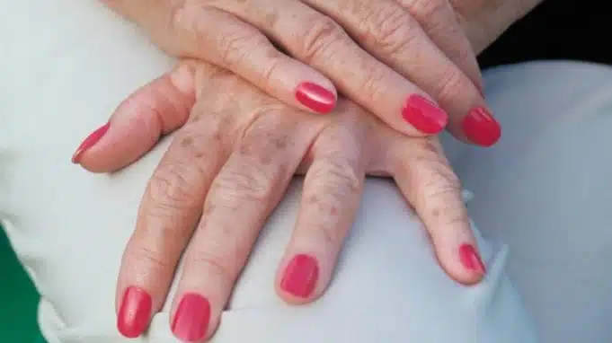 Класните дами на 50-60 години показаха своя стилен маникюр и дадоха съвети как да се постигне СНИМКИ 8