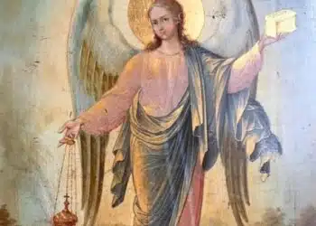 Всеки трябва да чете тази силна молитва за закрила към Архангел Михаил – мощен щит срещу зли сили и завист 13