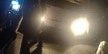 По време на движение две от гумите на автобус, пълен с работници, изхвърчаха 3