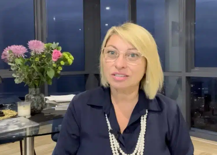 Анджела Пърл нарече зодията, на която картите обещават големи промени през май, да бъде! 1
