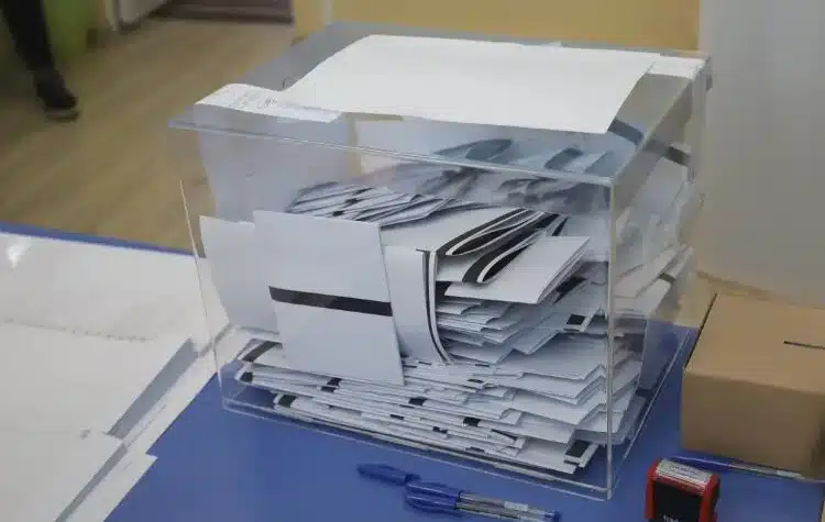 4858 кандидати да бъдат новите 240 в парламента след вота на 27 октомври 1