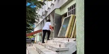 Служителка на ДКЦ в град София потресе мрежата с това, което направи пред очите на дете СНИМКИ 9