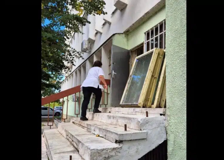 Служителка на ДКЦ в град София потресе мрежата с това, което направи пред очите на дете СНИМКИ 1