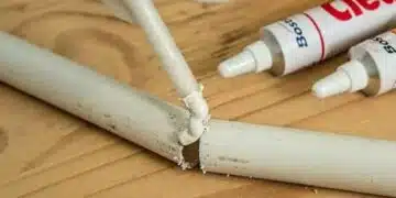Какво да направите, ако пръстите ви са залепнали от суперлепило: Топ продукт, който ще помогне 3