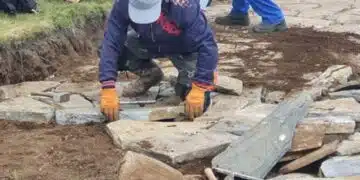 Справедливо ли е? Минималната заплата се вдига със 144 лева, а държавата ще взима 242 лв осигуровки и данъци? 2