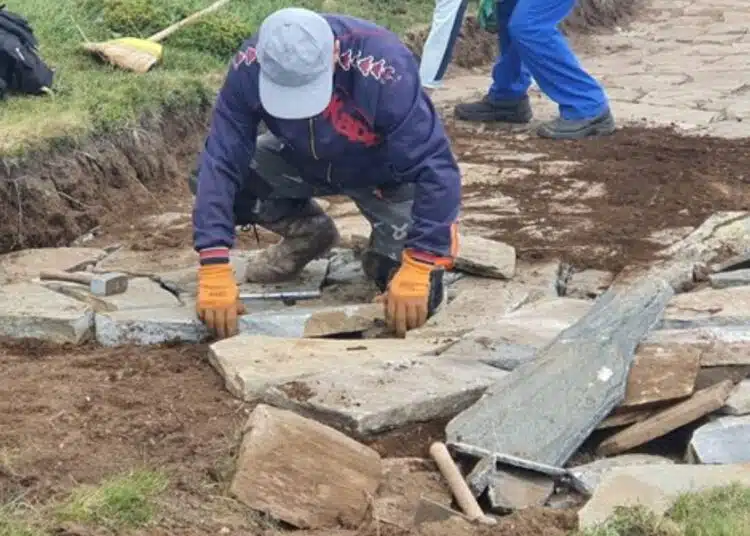 Справедливо ли е? Минималната заплата се вдига със 144 лева, а държавата ще взима 242 лв осигуровки и данъци? 1