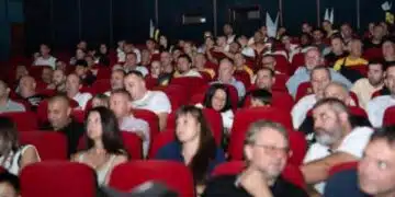 Доброто е заразно! В помощ на Денис и неговото лечение са събрани 8000 лева от прожекции на филм, трябват още! 12