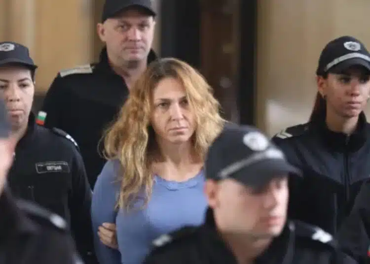 Срещу гаранция от 10 000 лв. пуснаха бившaтa шефкa нa Агенция „Митници“ Петя Банкова от ареста 1