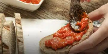 Винаги когато отивам на село, моята баба ме посреща с тази неземно вкусна разядка 3