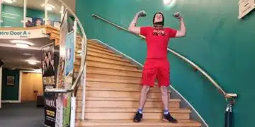 Мъж покори върха на Еверест, без да излиза от дома си: как успя (Видео) 14