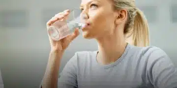 Колко вода да пием на ден? 7 признака на дехидратация 3