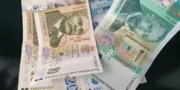 Към заплатите се стартира връщане на легендарна добавка, определени служители ще се облажат най-много 3
