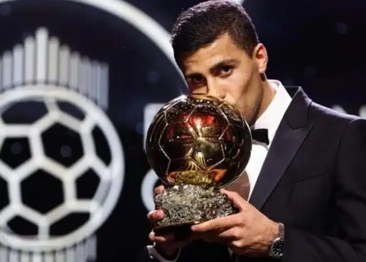 Испанският национал Родри печели Златната топка 1