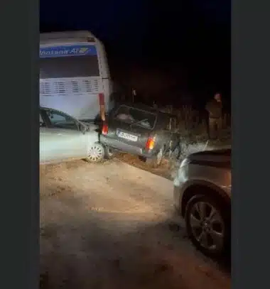На Петрохан верижна катастрофа спря всичко, според шофьори – задръстването е километрично! СНИМКИ 1