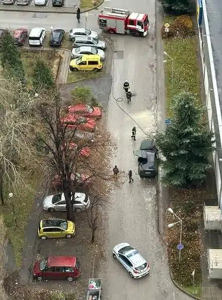 На паркинг в столицата електрически автомобил се запали, появиха се и снимки 1