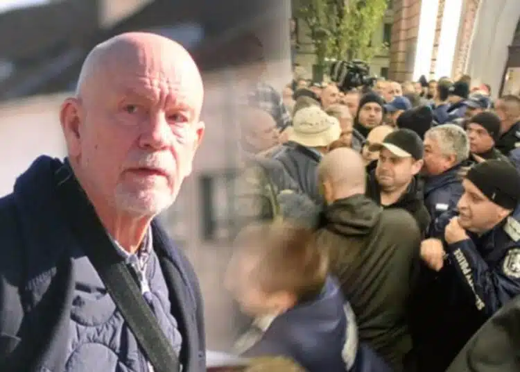 След ситуацията пред Народния театър – Владо Пенев получи хипертонична криза, а Джон Малкович се разболя 1