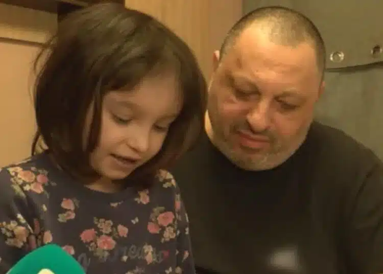 Браво на всички, които са помогнали! Малката Криси заминава за Индия за операция благодарение на дарители с големи сърца: 1