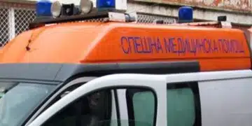 При обръщане на АТВ на черен път, млади момичета пострадаха сериозно 12