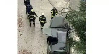 На паркинг в столицата електрически автомобил се запали, появиха се и снимки 1