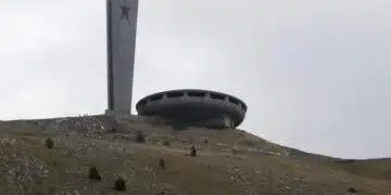 Чужденци харесаха паметника на Бузлуджа и вече имат идея какво ще правят там 1