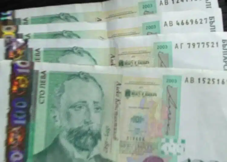 Коледа е все по-близо! Стана ясно кои служители ще получат до две основни заплати бонус 1