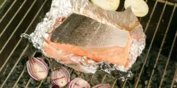Как правилно да печете ястия във фолио: от коя страна да увиете продуктите 7