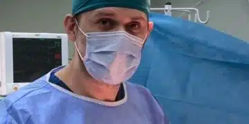 Адмирации! Хирурзи у нас успяха да отстранят 9 сантиметрова киста от яйчника на жена, която е бременна! 7