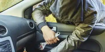 Оказа се, че гигантът AliExpress „помага“ на автоджамбазите да крадат автомобили – какво значи и пликът на задната чистачка 7