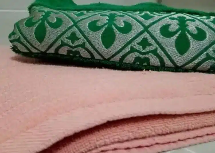 Защо не трябва да окачвате кухненски кърпи на вратата на фурната: всяка домакиня трябва да знае 1