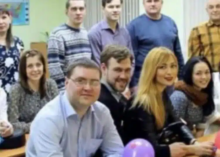 20 години по-късно се срещна целия клас, учителката попита един от учениците си каква професия е захванал скиптично - отговорът 1