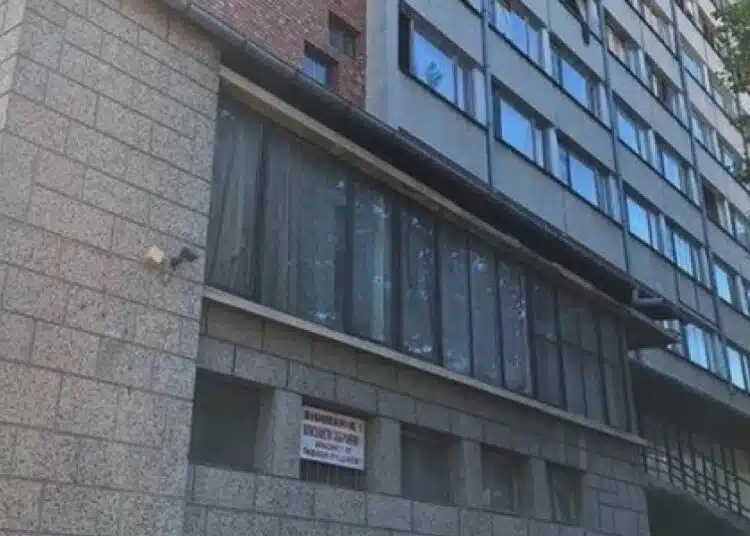 В наш град рекордна сделка за над милион - едно пустеещо, занемарено общежитие се превърна в много апетитна хапка 1 В наш град рекордна сделка за над милион - едно пустеещо, занемарено общежитие се превърна в много апетитна хапка 1