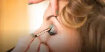 Ето кои грешки правят жените при нанасяте на сенки за очи 2