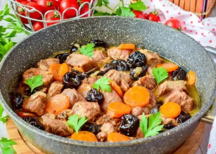 Свинското месо ще бъде сочно и много по-вкусно: каква необичайна съставка да добавите към него 1