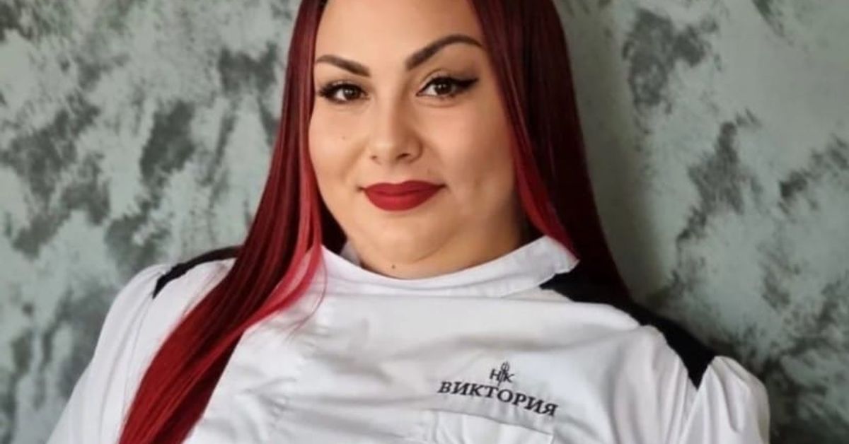 Виктория Зайкова от „Хелс Китчън“ претърпя операция за отслабване Усмихната жена готвач Виктория с червена коса в бяла куртка.