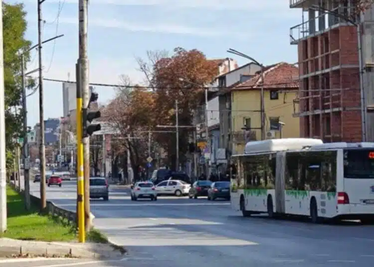 В столицата настана огромно задръстване по редица булеварди, заради спрения ток – светофари не работят 1