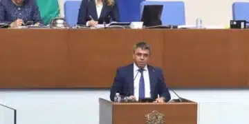 От трибуната в парламента Атанас Илков за BETL: подадени са 34 сигнала по този случай, това е много измамна и нагла схема 2