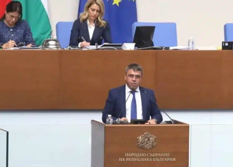 От трибуната в парламента Атанас Илков за BETL: подадени са 34 сигнала по този случай, това е много измамна и нагла схема 1