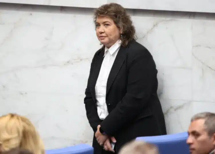 Наталия Киселова е избрана за председател на 51-вото НС, коя е тя: 1