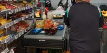 ОТ НСИ с коментар: дрехите и обувките поевтиняват, а цените на хранителни продукти и безалкохолни напитки се покачват ОБЗОР 4