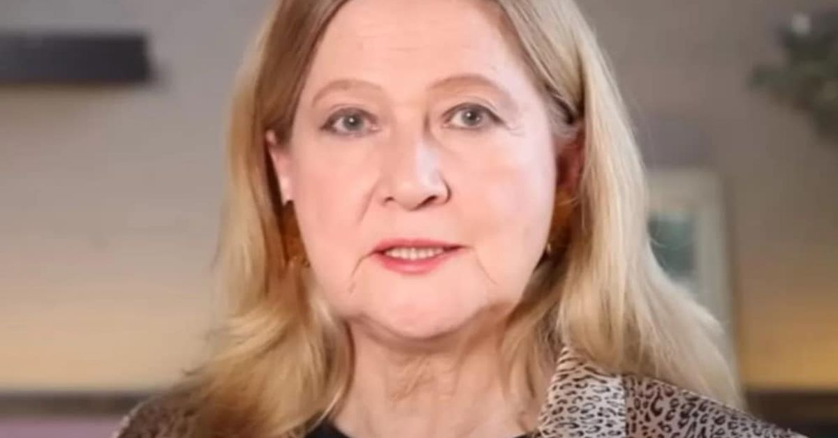 Хороскоп за днес, 13 януари от Тамара Глоба Жена с дълга руса коса и леопардово сако, гледаща към камерата.