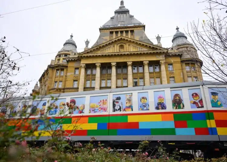 В Унгария сглобиха истински трамвай от LEGO части - обикаля града! 1