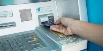 От БНБ уведомиха всички с над 30 хиляди лева за крайния срок за обмяната им в евро 15